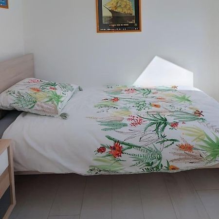 Appartement Pour 3 Personnes Sur La Plage Les Pieds Dans Leau Plonévez-Porzay Exteriör bild